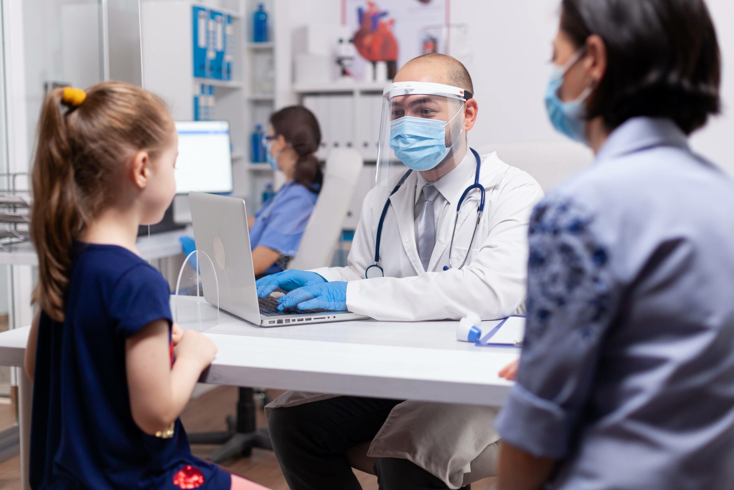 Qual a diferença entre consultório, clínica médica e centro médico?